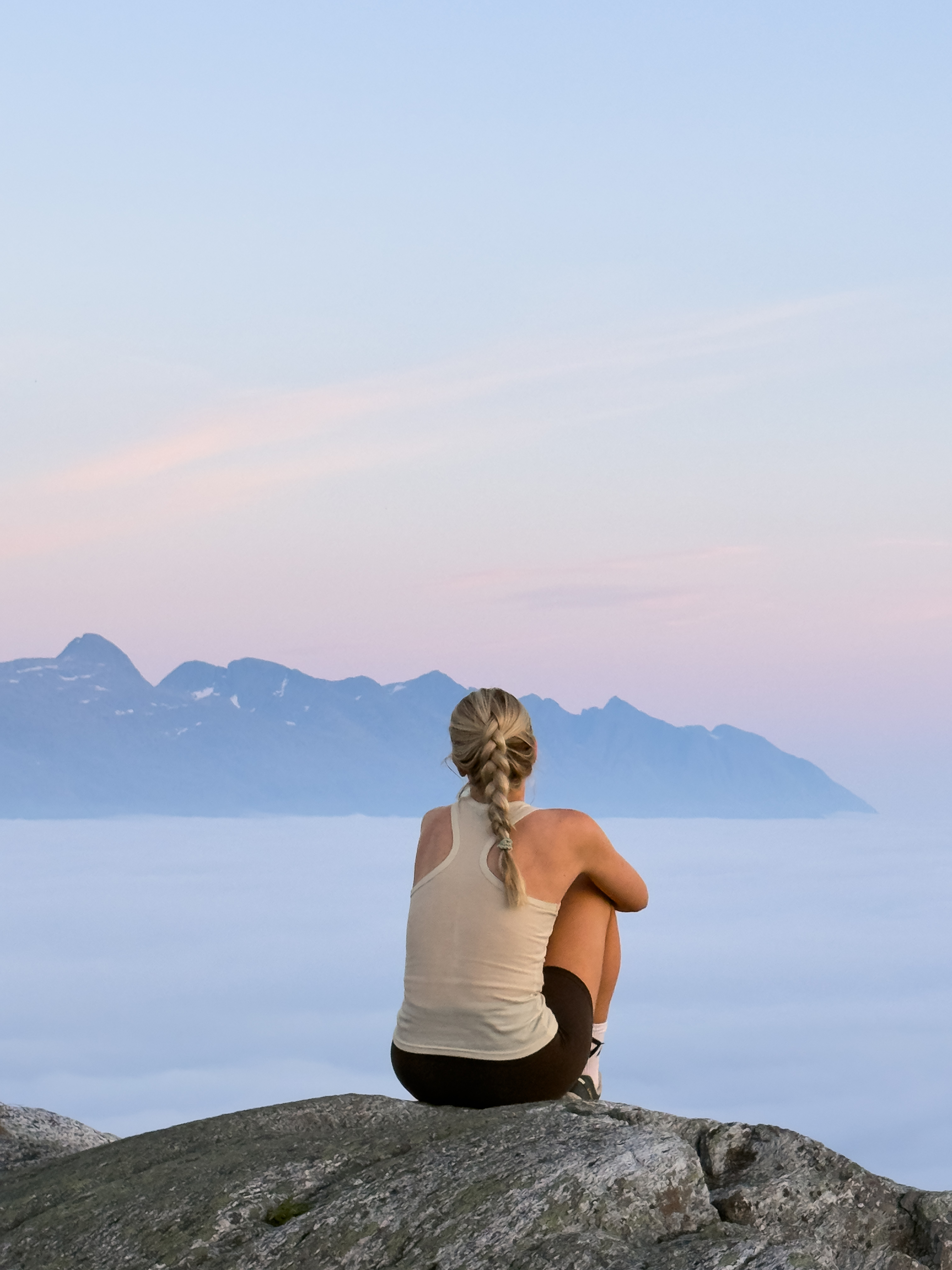 Fjelltur over skyene